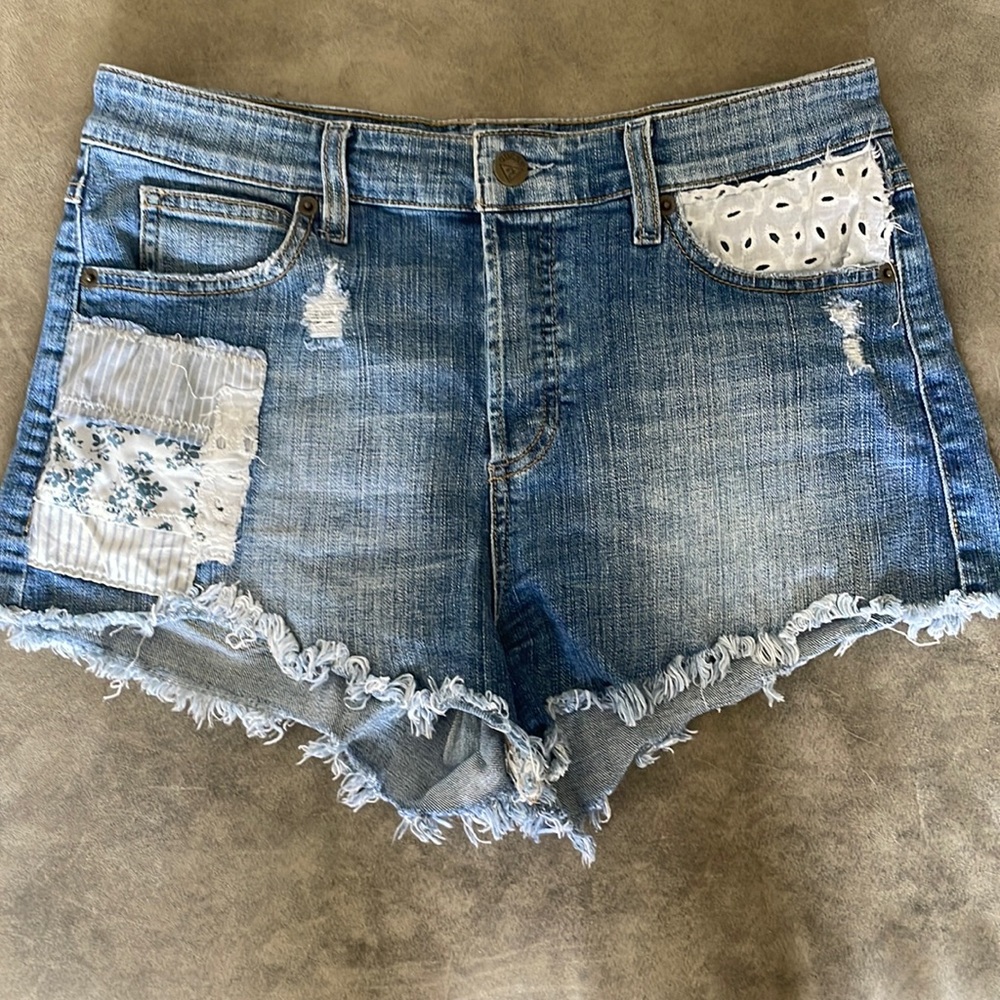 Guess Distressed Denim Shorts With Embellishments, Size 26